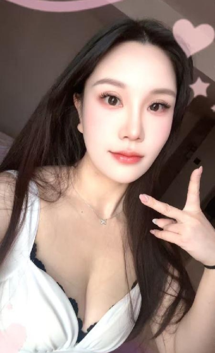 大奶健身尤物西宝