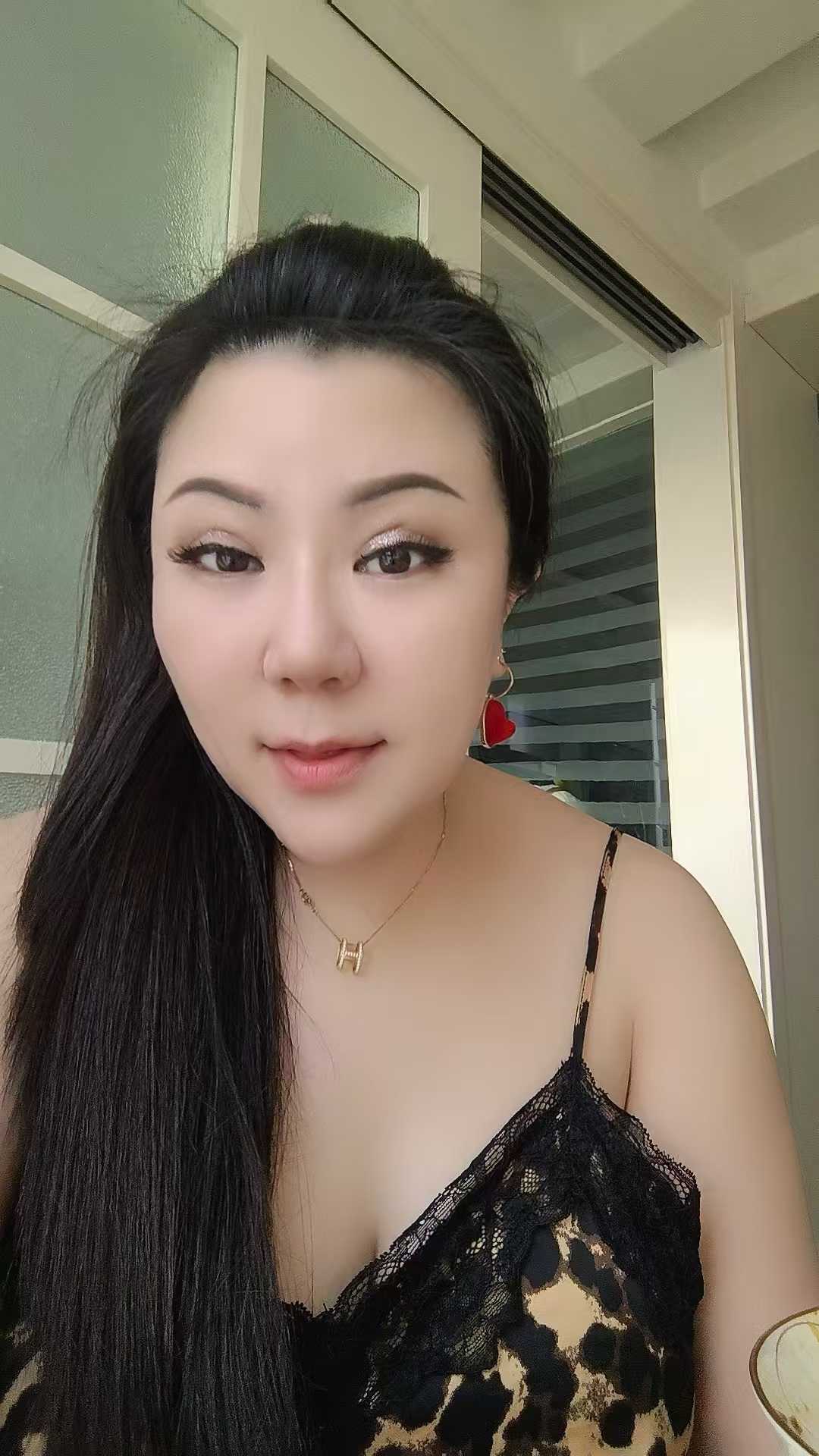 城关大胸姑娘简单生活