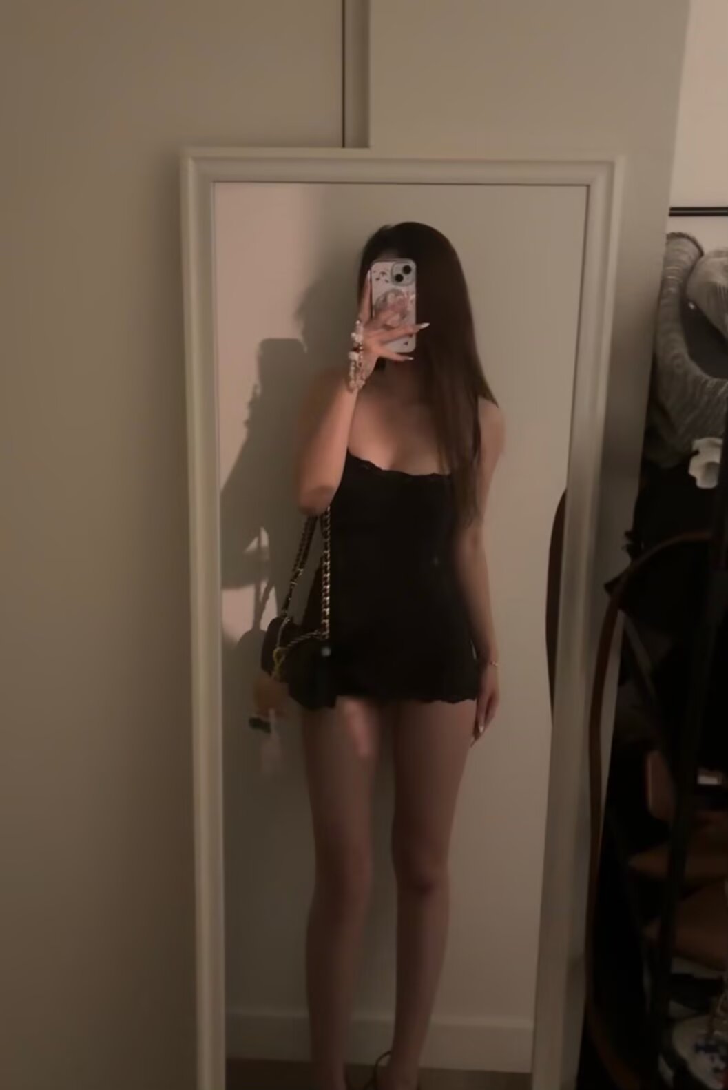 刚下水女孩乖巧听话