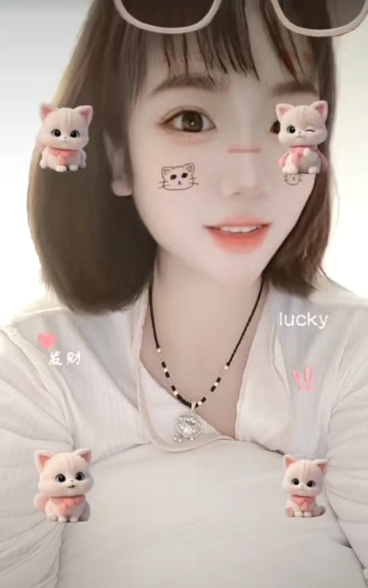 欣欣一字马可飞