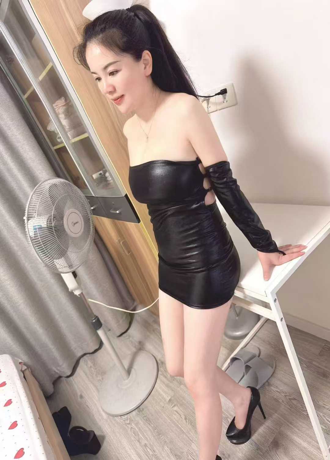 兰溪路肤白大波sao姐姐可 she~吻