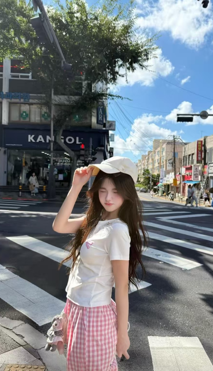 白嫩兼职甜妹小柯溪