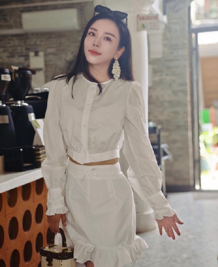 越秀美臀轻熟女小鱼儿