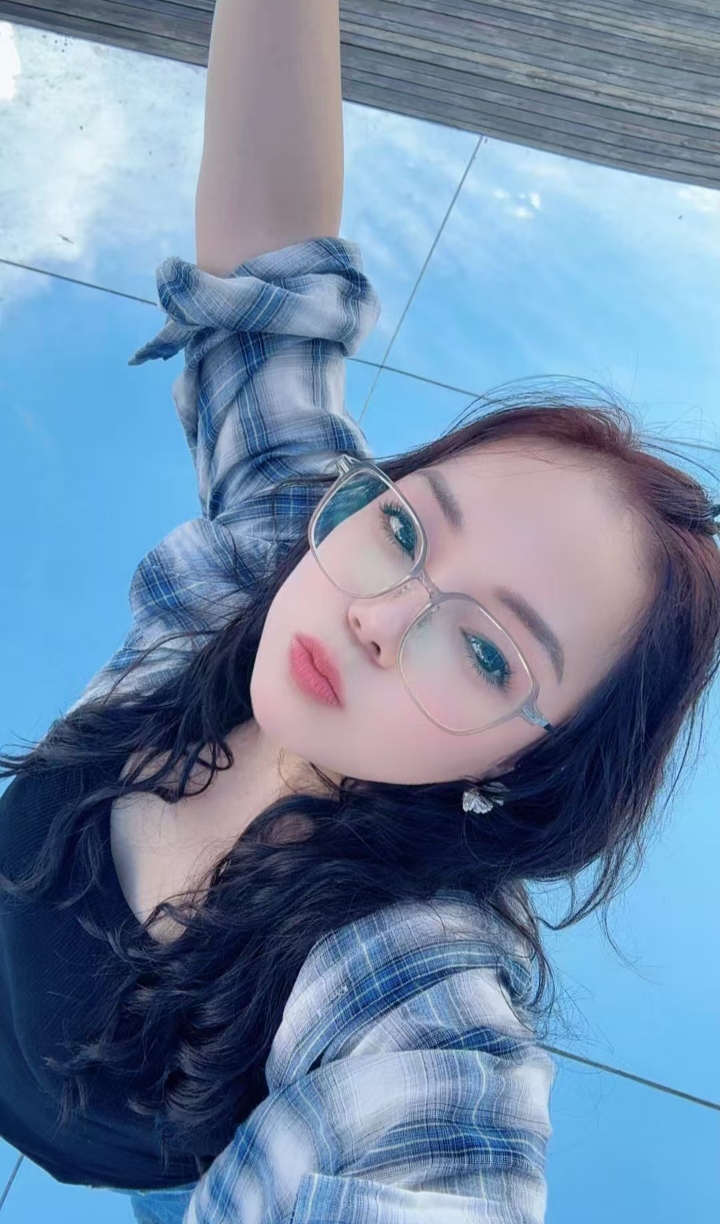 雨花大奶眼镜少妇彤彤