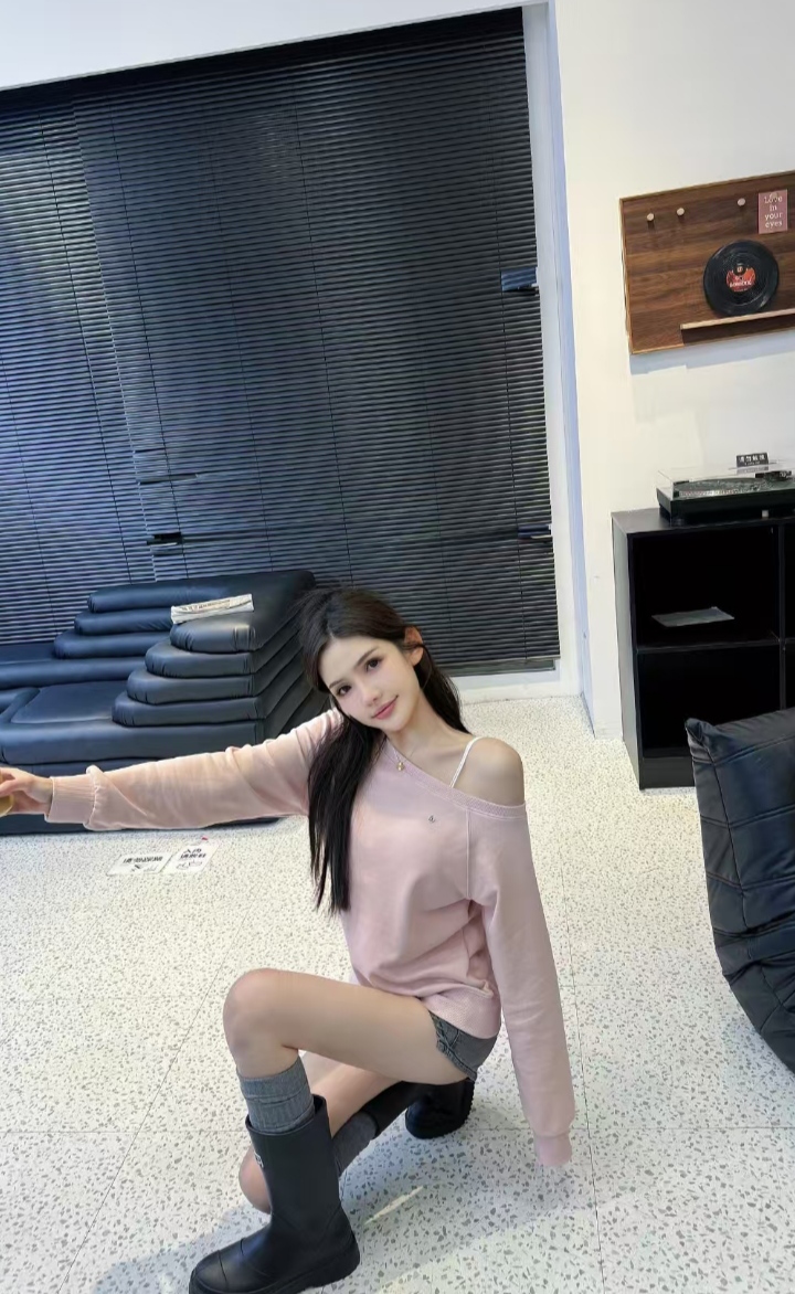 兼职瑜伽辣妹小芳