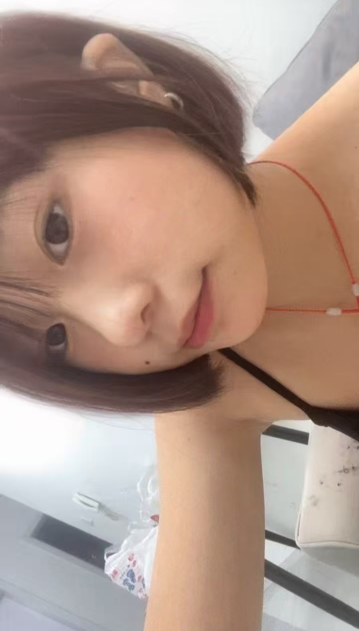 白嫩兼职学妹睿涵