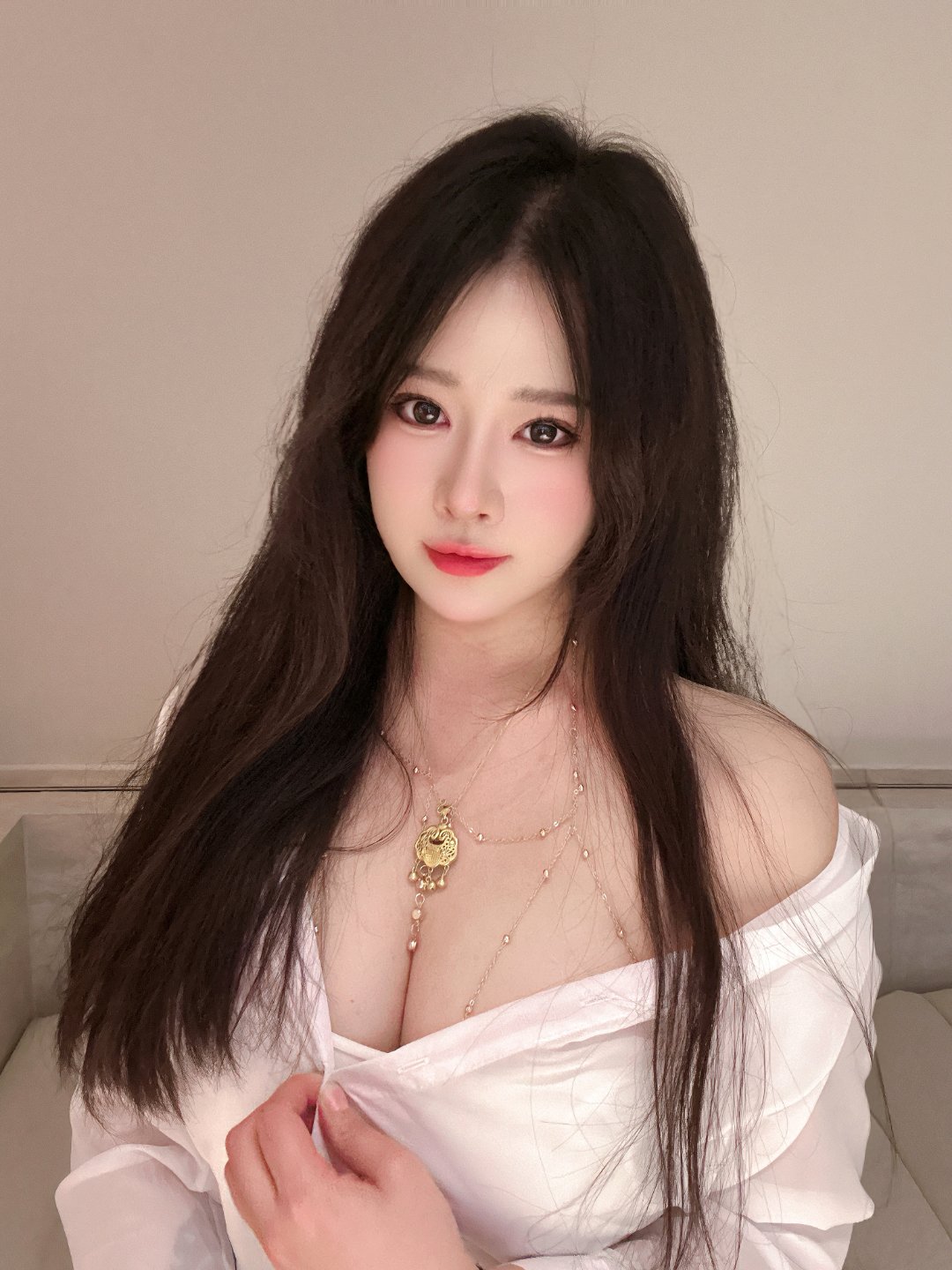 声音温柔，性格乖巧的妹子