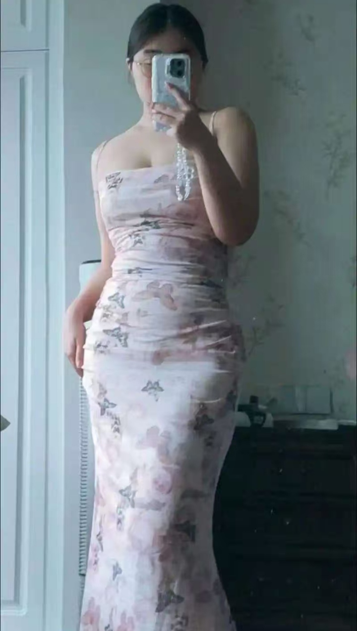 丰满兼职眼镜小姐姐