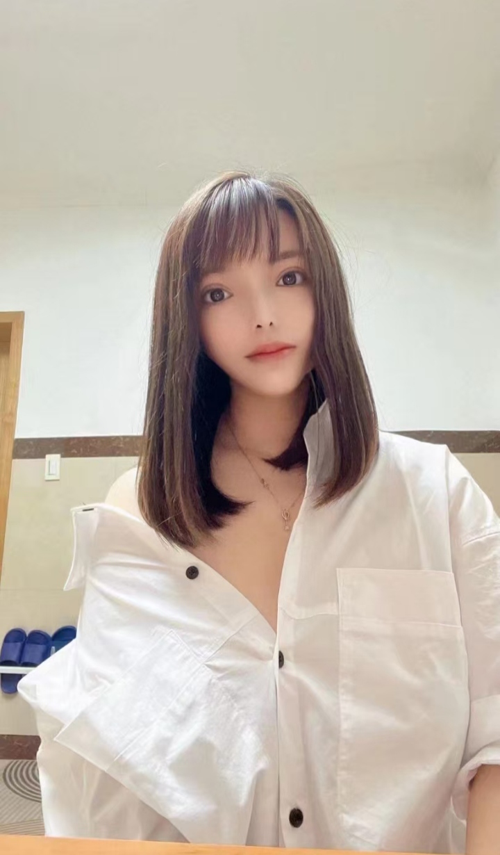 白云服务系大胸妹灵儿