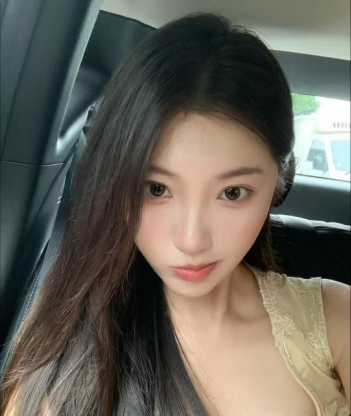 白云丰润甜妹小悦