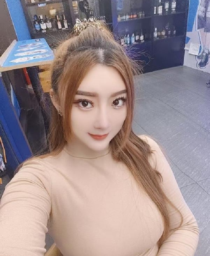 江宁颜值大奶眼镜妞