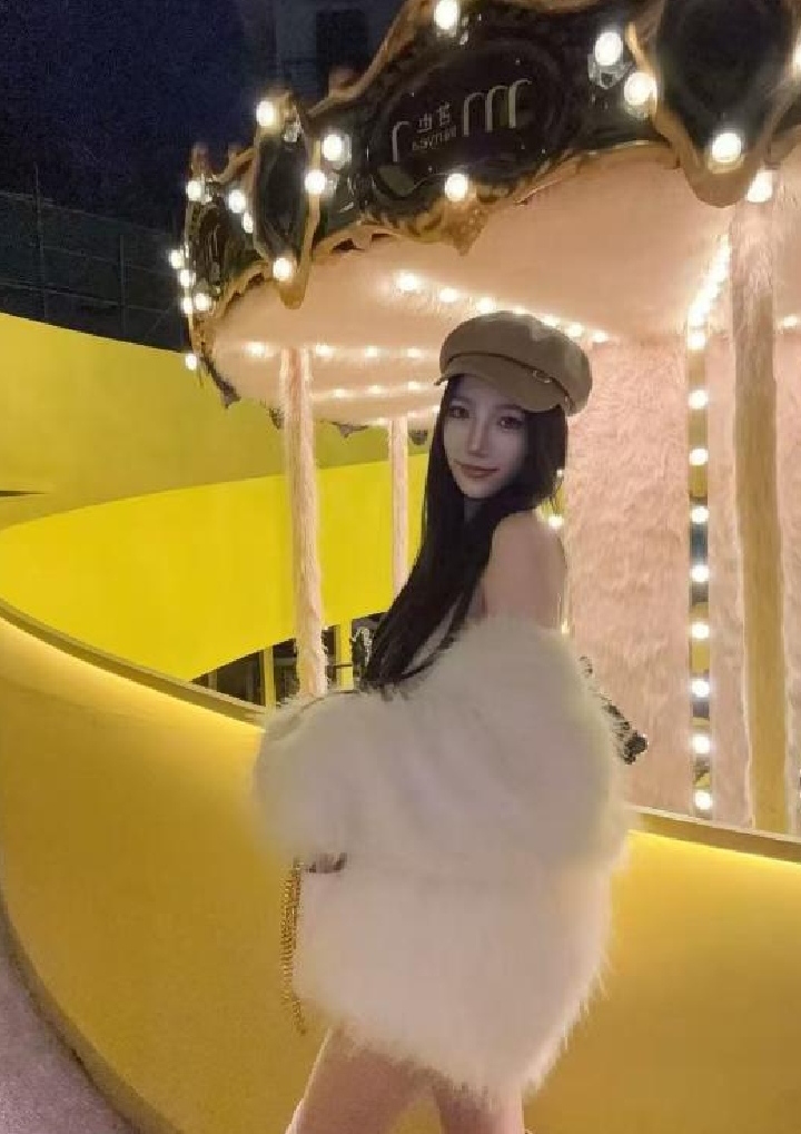 芙蓉美臀热辣小依