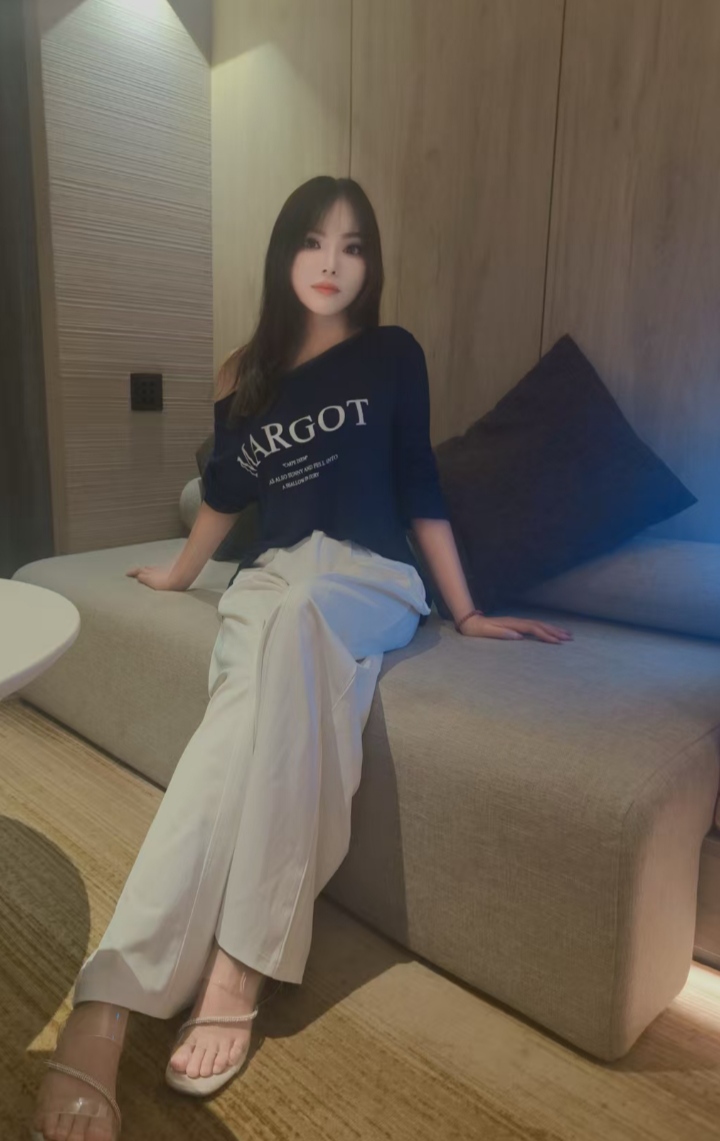 高新爆乳辣妹彩儿