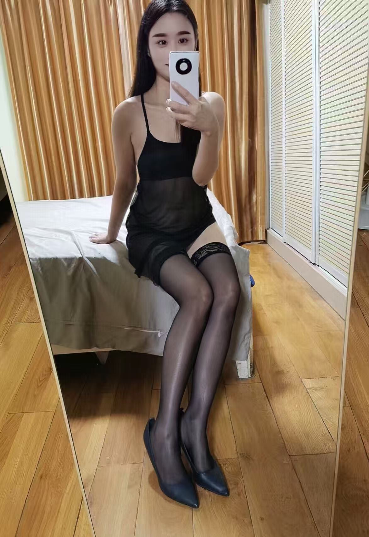 南坪大长腿美女