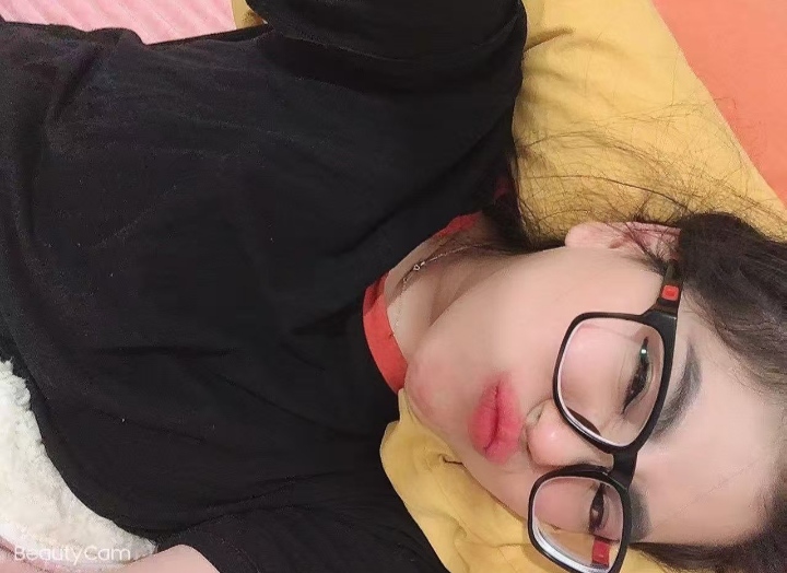 丰润眼镜御姐微微