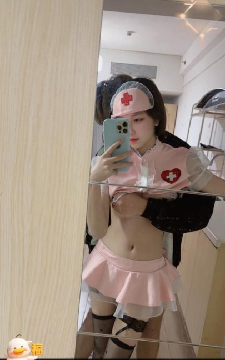 坂田情趣制服嫩妹