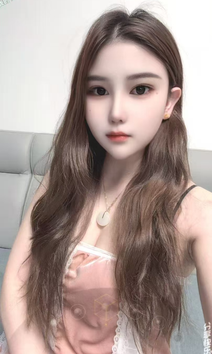 白嫩丰满嫩妹甜甜