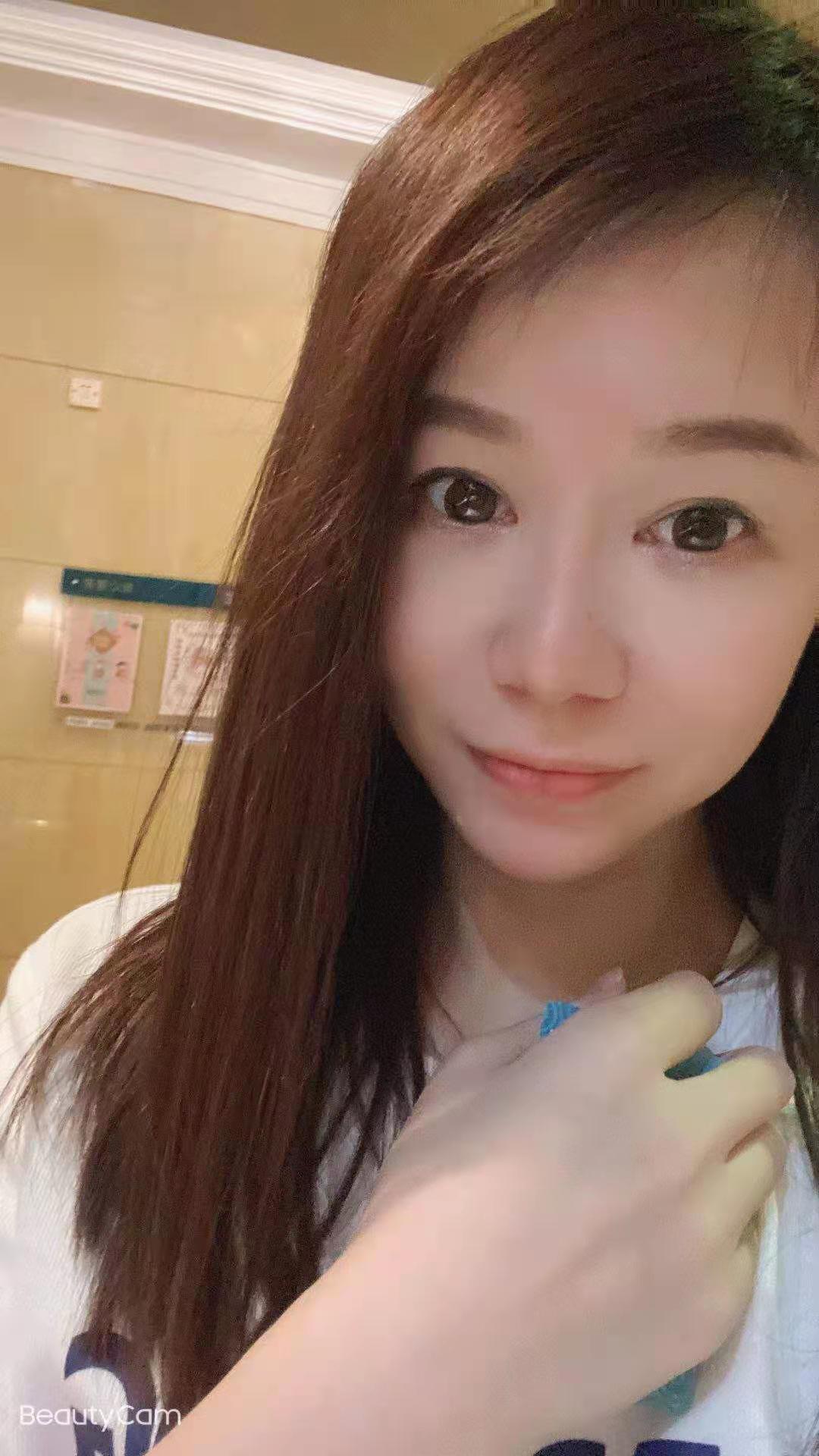 光明白白个肤白大长腿