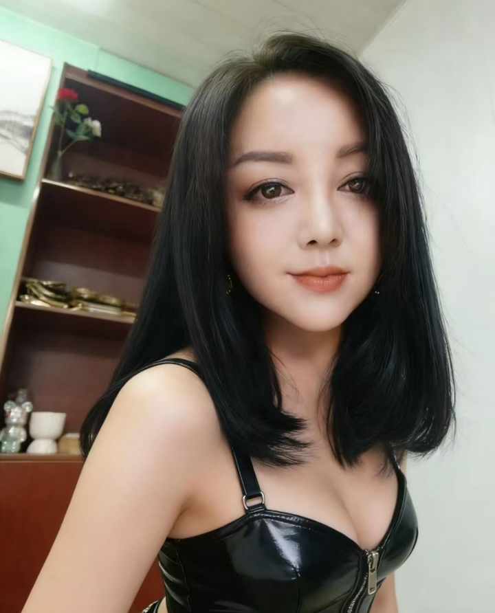 热辣丰润小少妇美婷