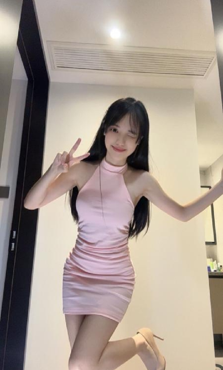 南山白嫩小女友晚晚