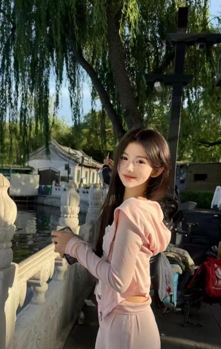 白嫩甜妹小财迷涵涵