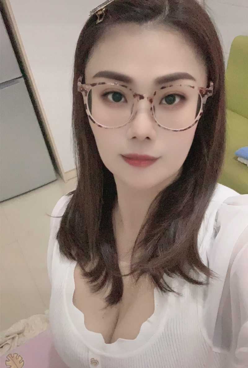 天河客运站诺诺 成熟御姐型 健谈有一答一 挺靠谱