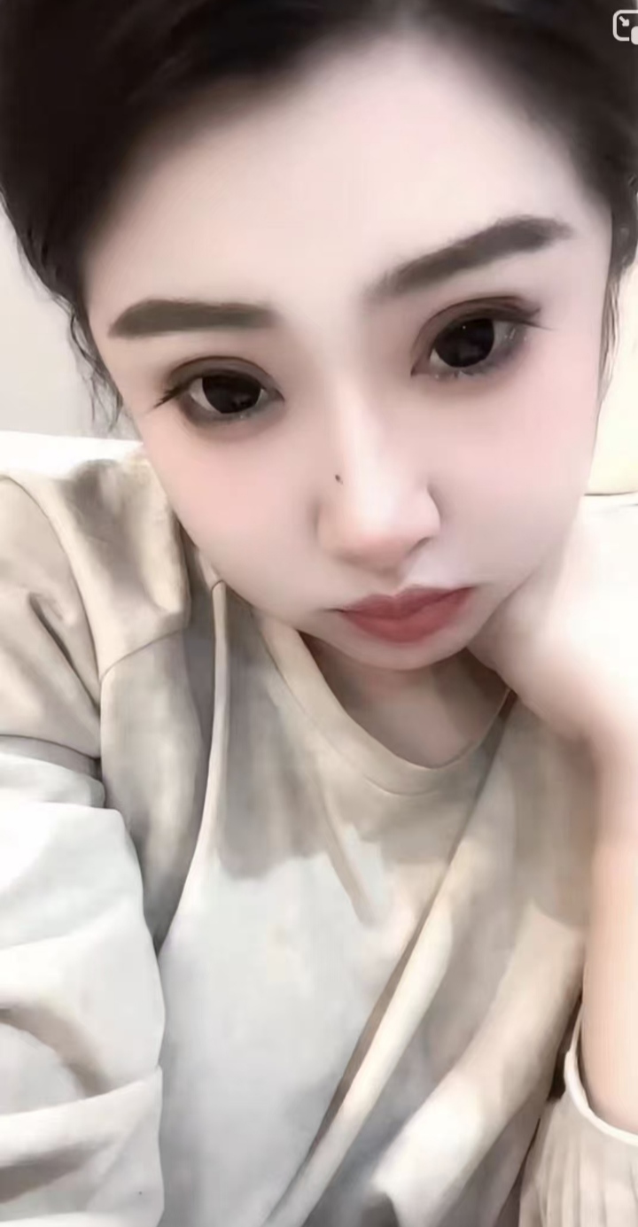 白嫩丰润甜妹小公主