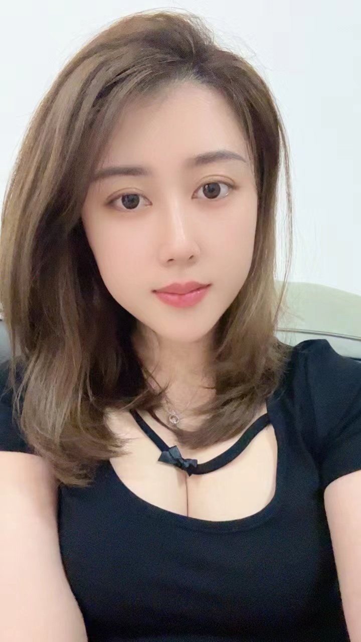 白云梅花园奶油 制服女郎 角色扮演 白嫩大胸