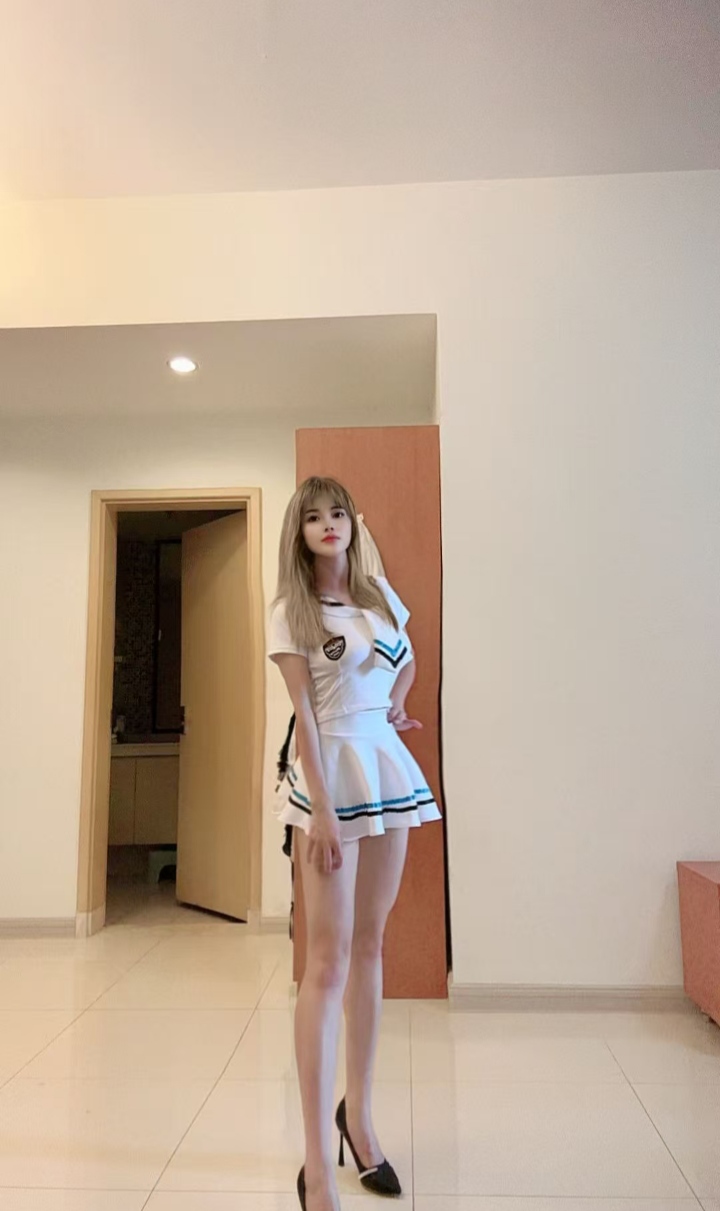 制服大长腿甜甜