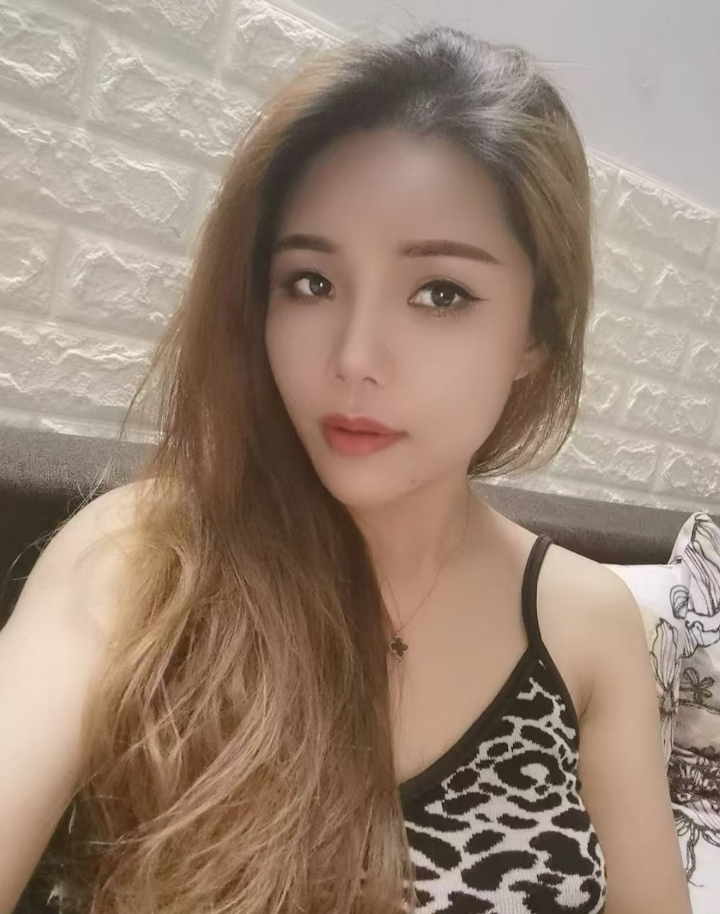 美艳热辣无名小姐姐