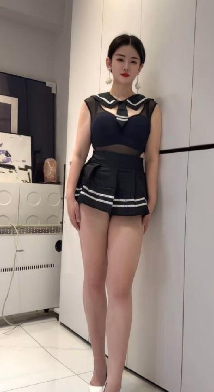 肉感辣情趣妹依依