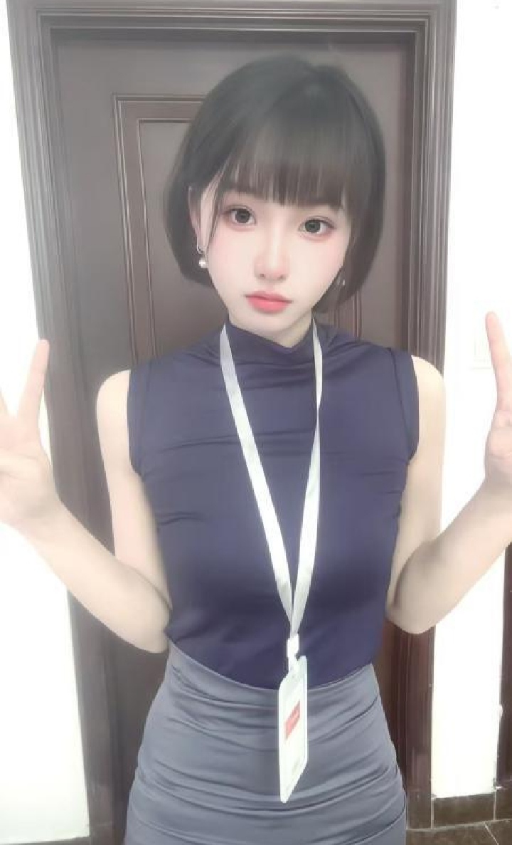 极品身材制服嫩妹赵灵儿