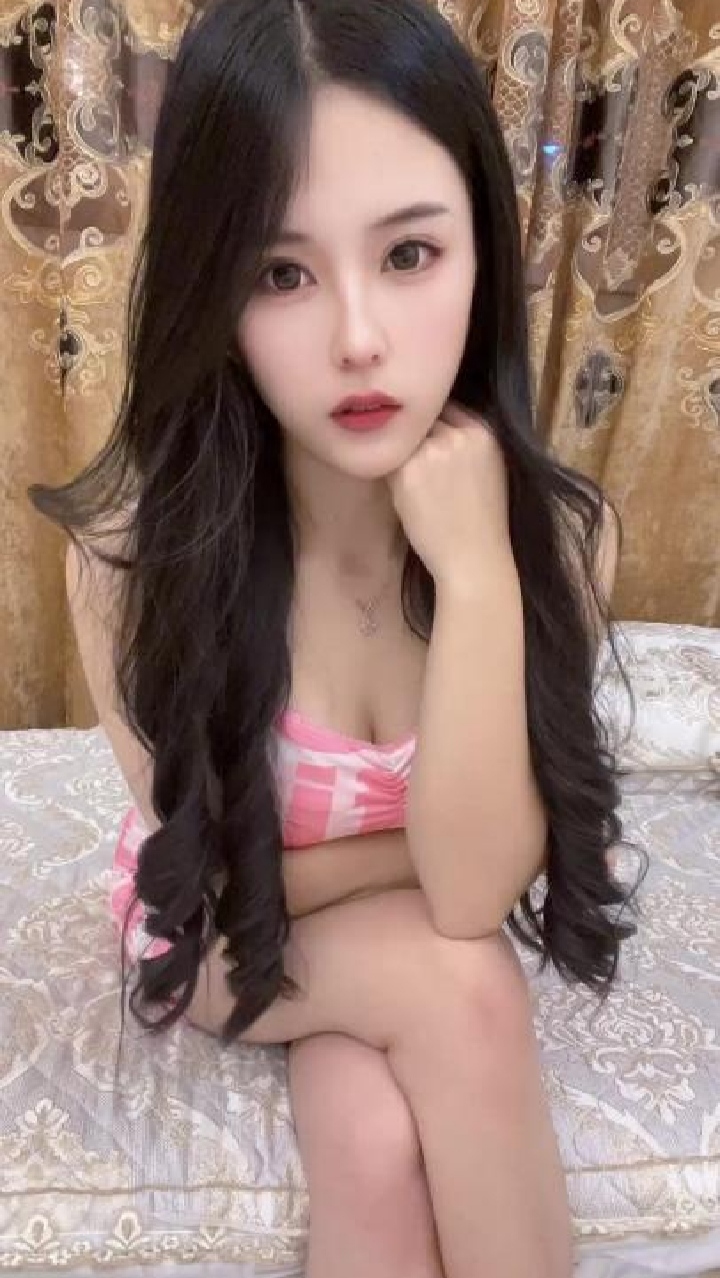 丰满黑丝美腿辣妹楠楠