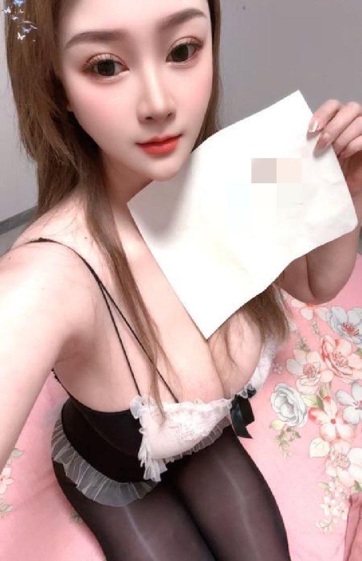 风情万种巨乳辣妹