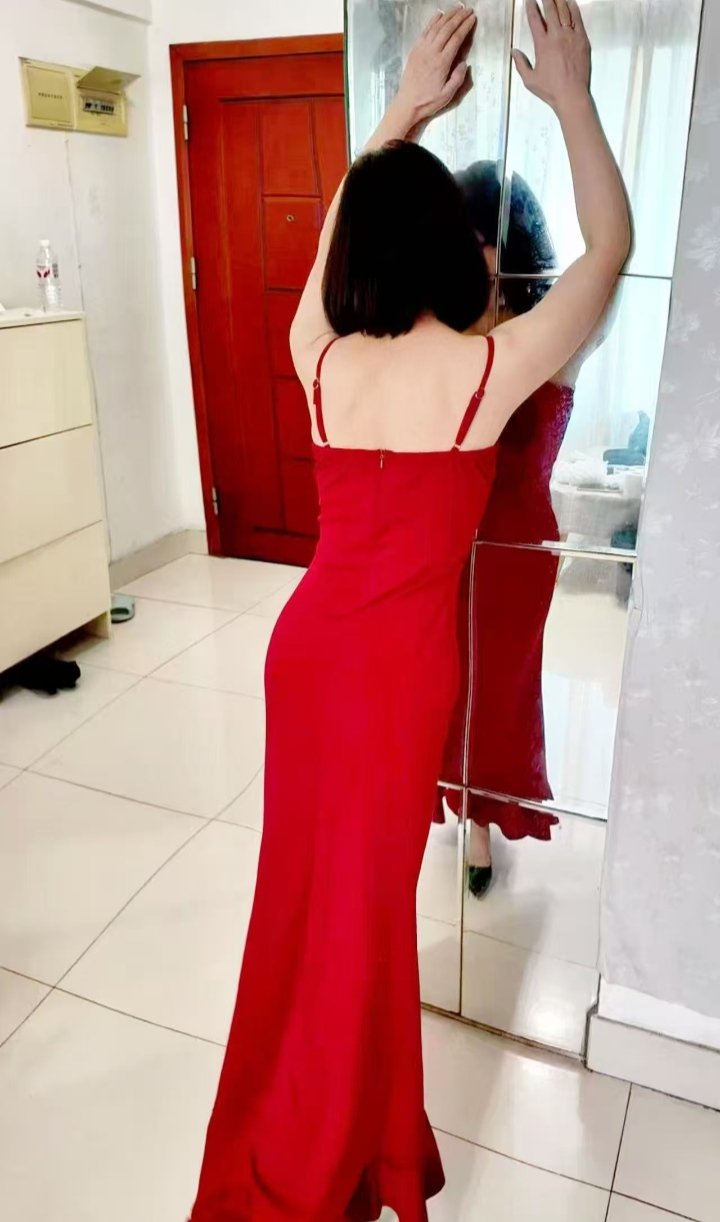 美容老师靓颖兼职