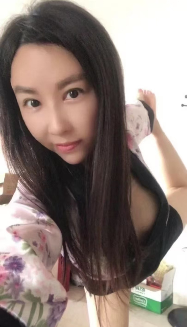 大良性感辣妹小小