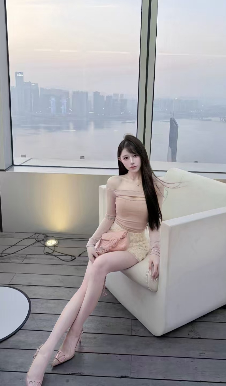 雨花美腿嫩妹斓斓