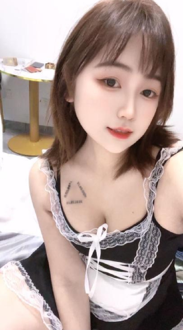 制服大胸妹小迷糊