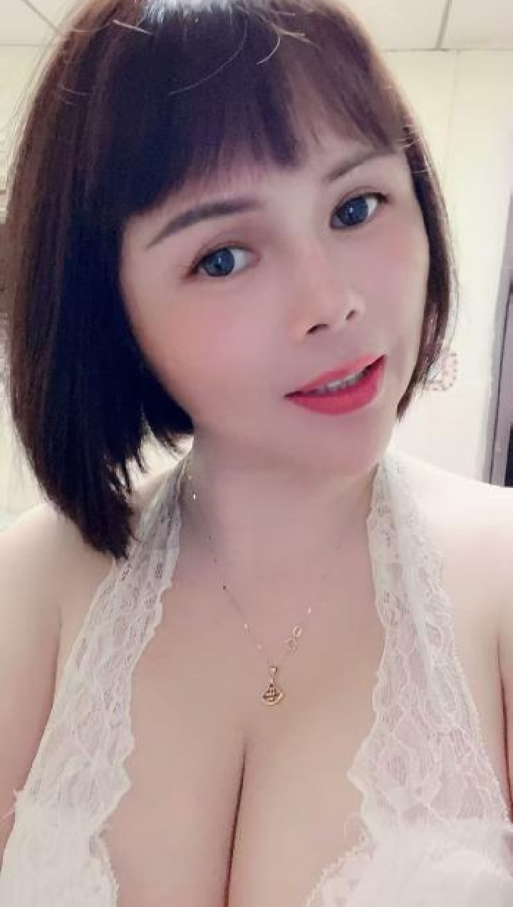 丰乳肥臀美艳人妻