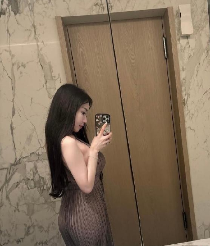 童颜美乳诱人依依