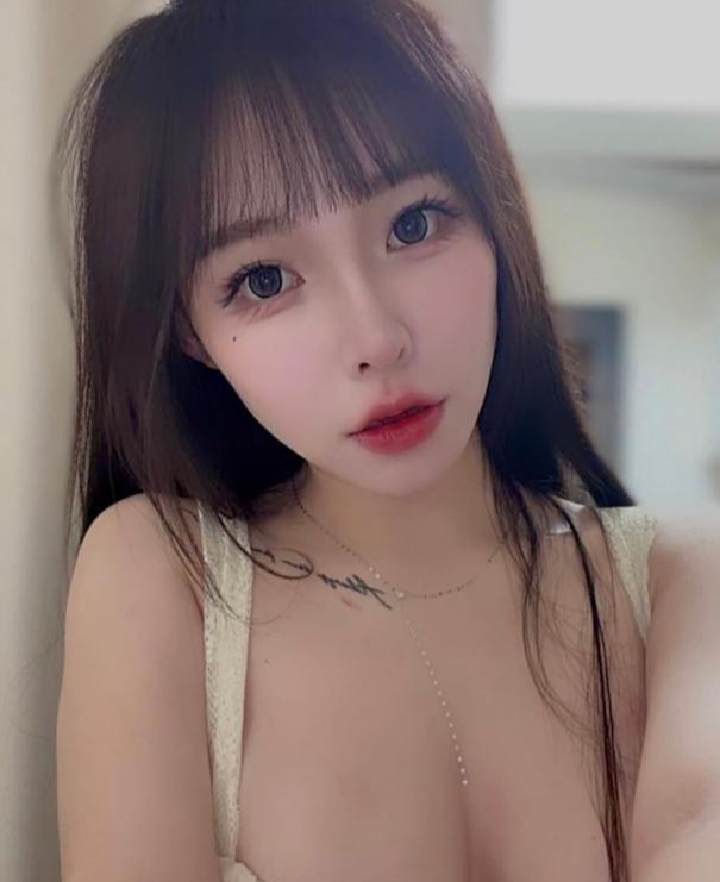 童颜美乳诱人依依