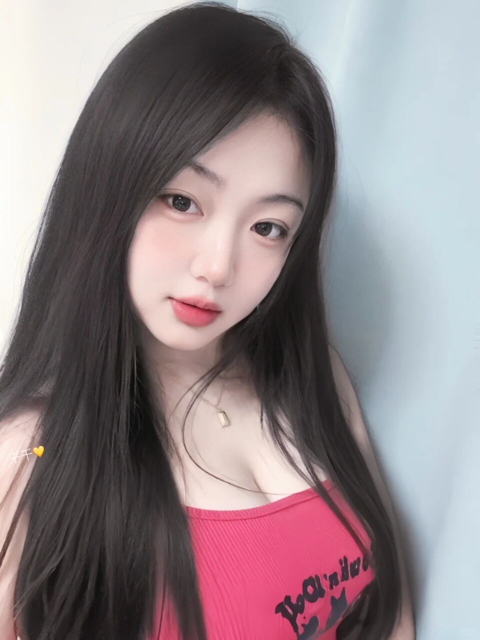 18岁在校学生，可爱漂亮形