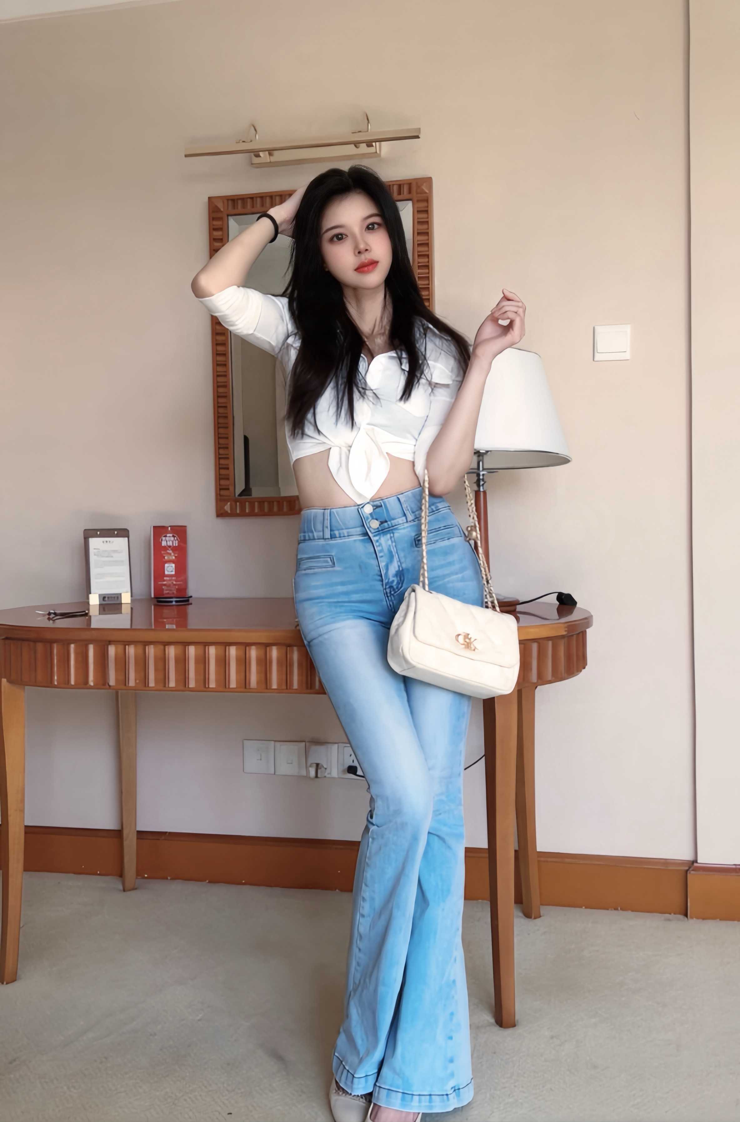 天河梅花园依依 36d大胸服务控 身材火辣 技巧到位