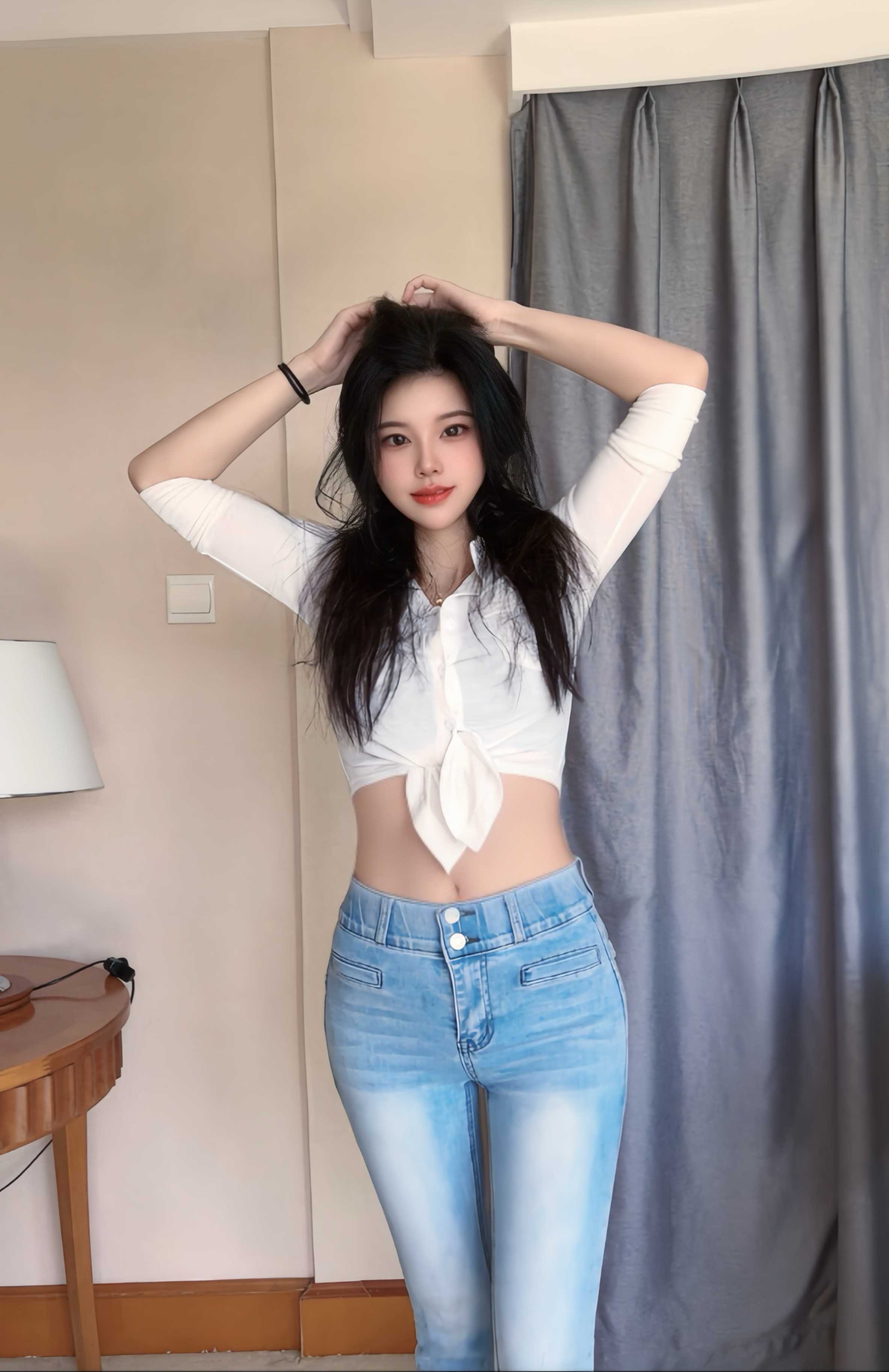 天河梅花园依依 36d大胸服务控 身材火辣 技巧到位