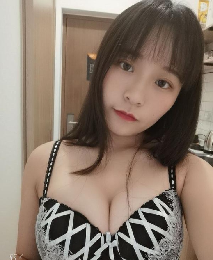 市中爆乳榨汁嫩妞儿