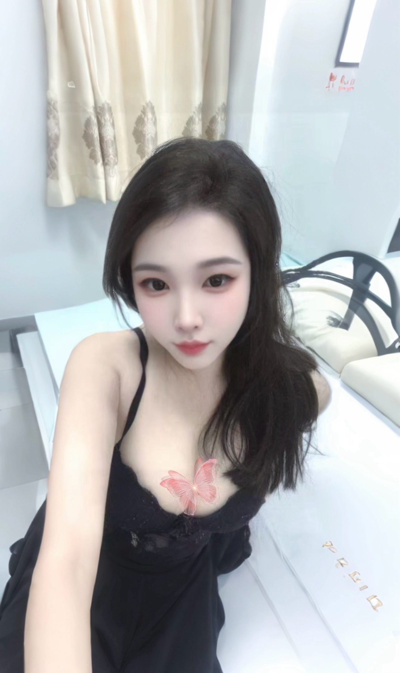 天河梅花园露露 雪白皮肤 完美身材小姐姐