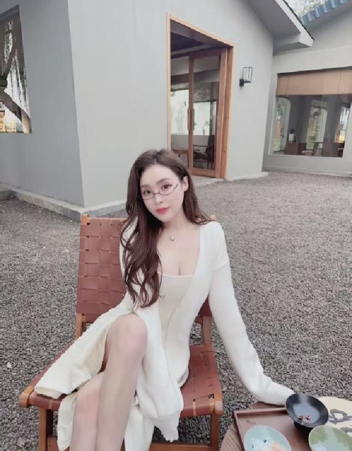 白嫩情趣美乳小米粒