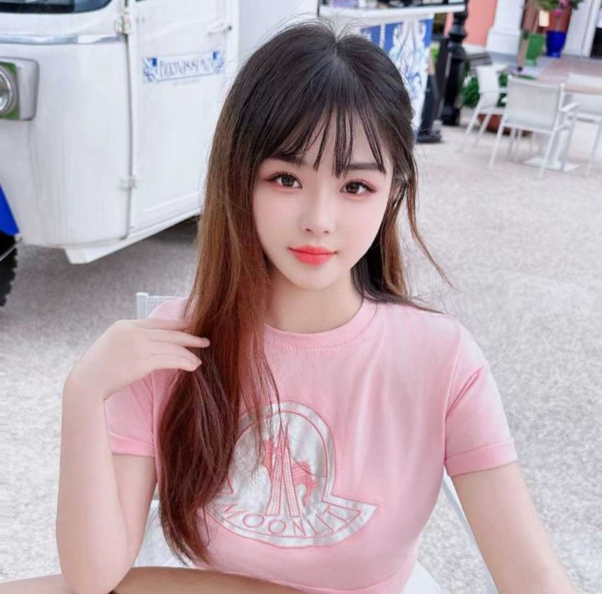 白云鹅掌坦琳琳 身材丰满奈子大尔软 培训出道