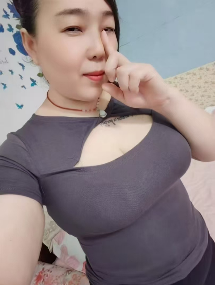 丰满服务系少妇小丽