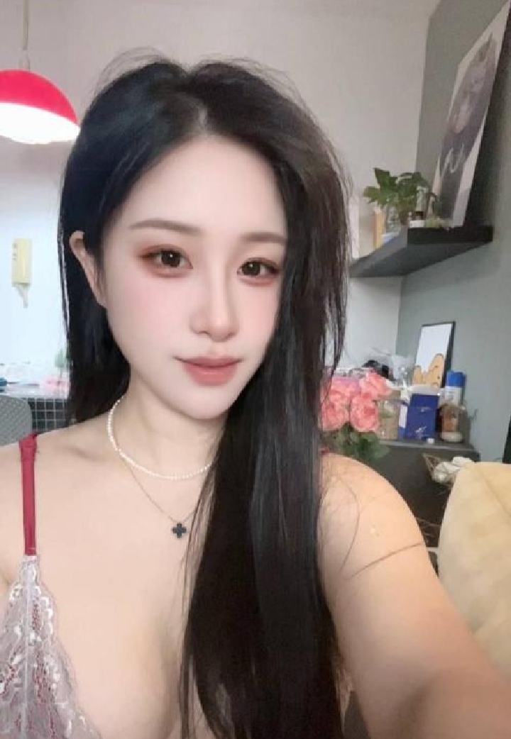 丰润白嫩女友清清